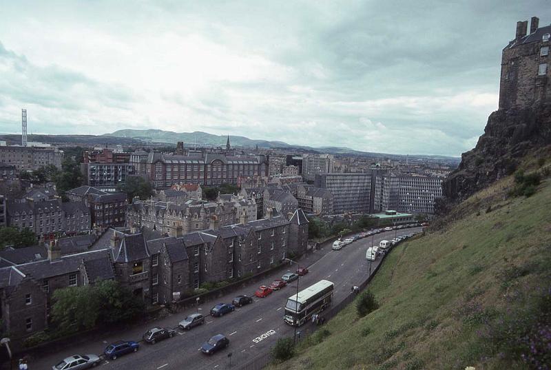 RWT 0340 351-33 UK Edinburgh Castle.jpg